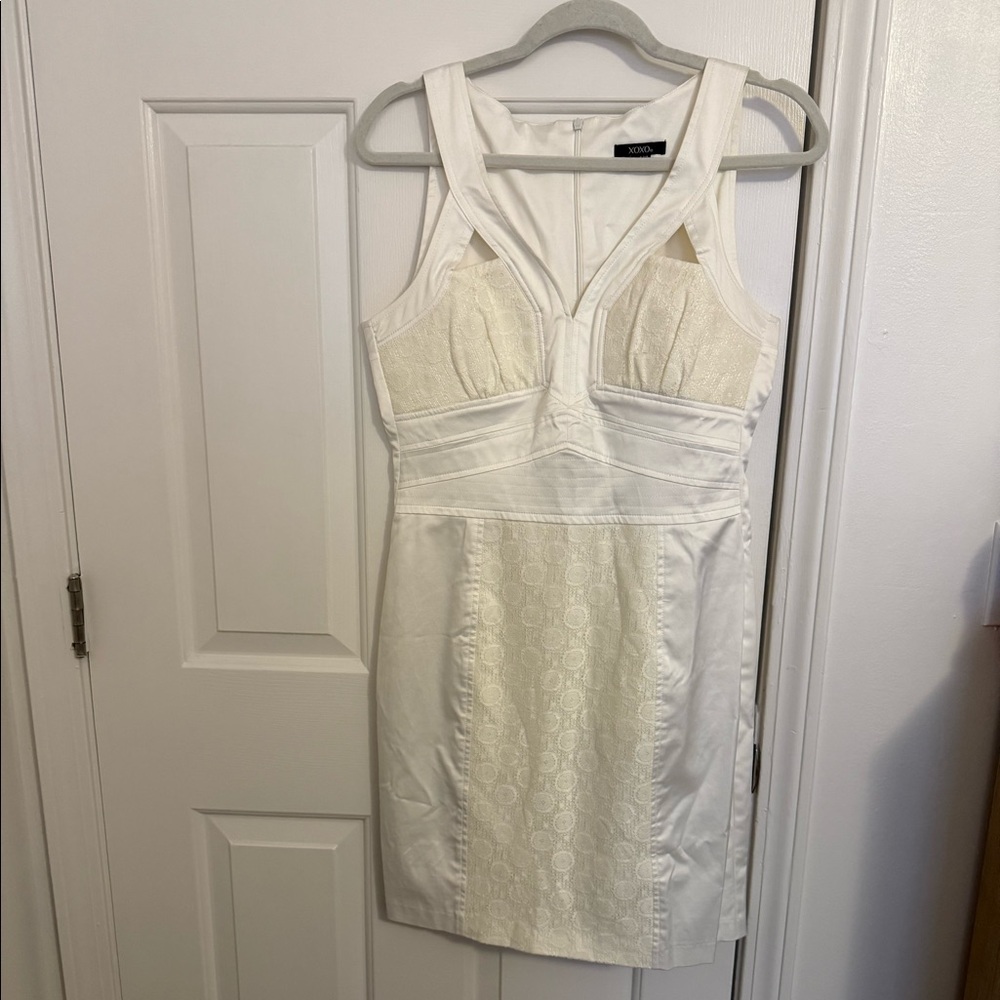 XOXO Off-white sleeveless dress, Size 9/10